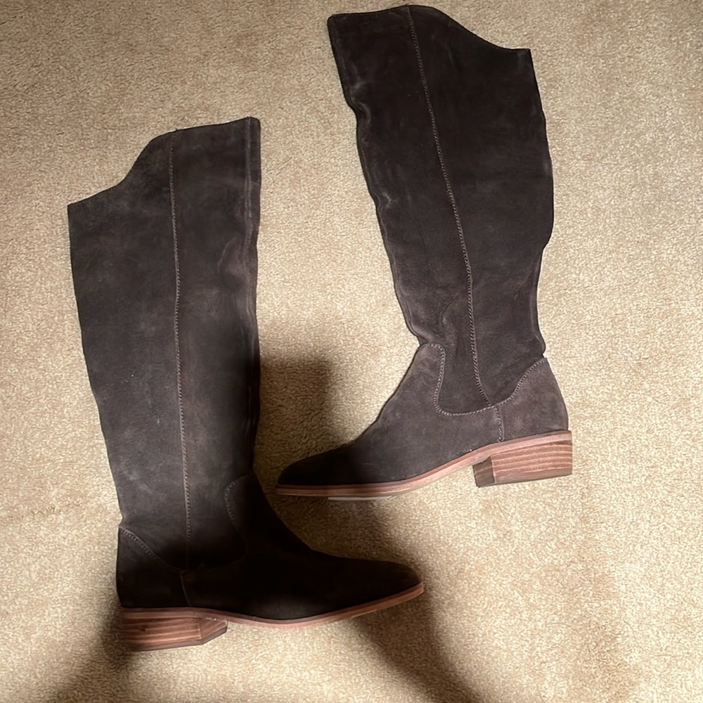 NWT knee high brown suede tall boots 1” heel med width calf inside leg zipper